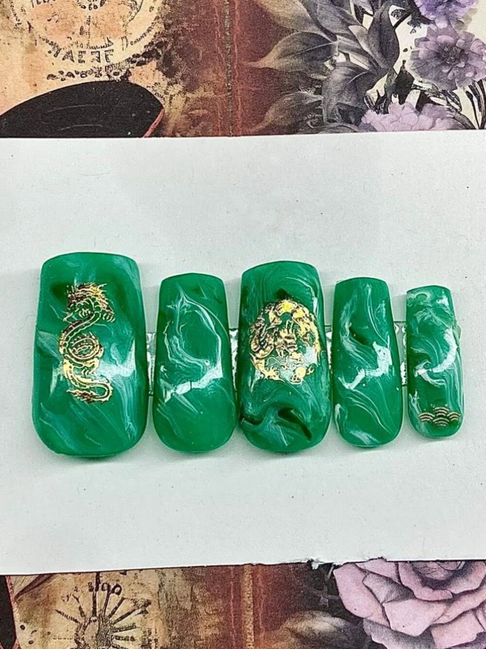 Jade (Glow in the dark)